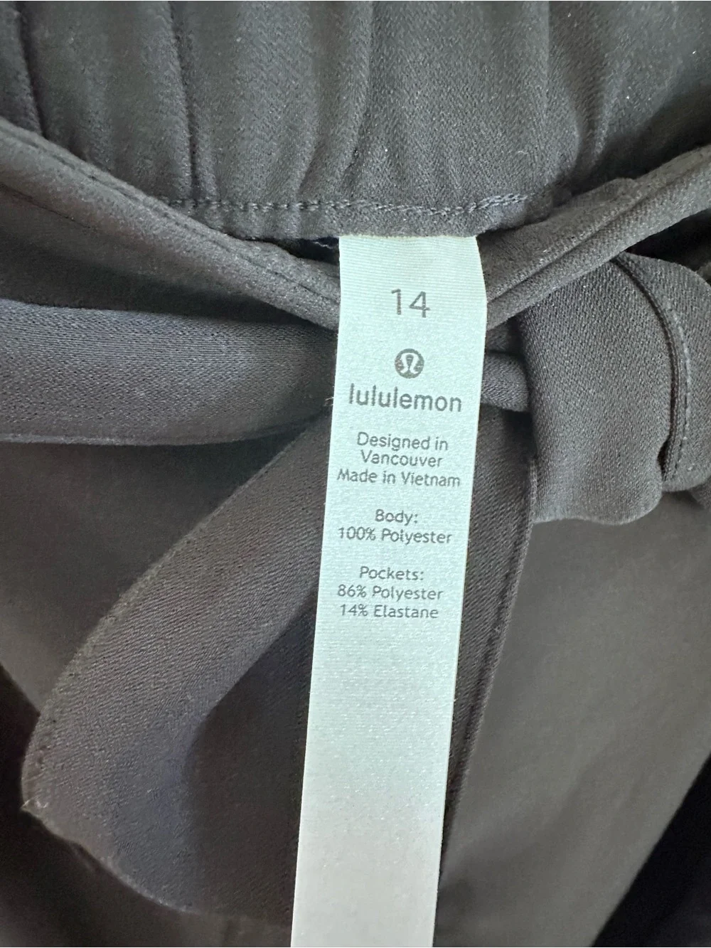New Lululemon 14 Noir wide flowy leg black tie elastic back waist cropped pant